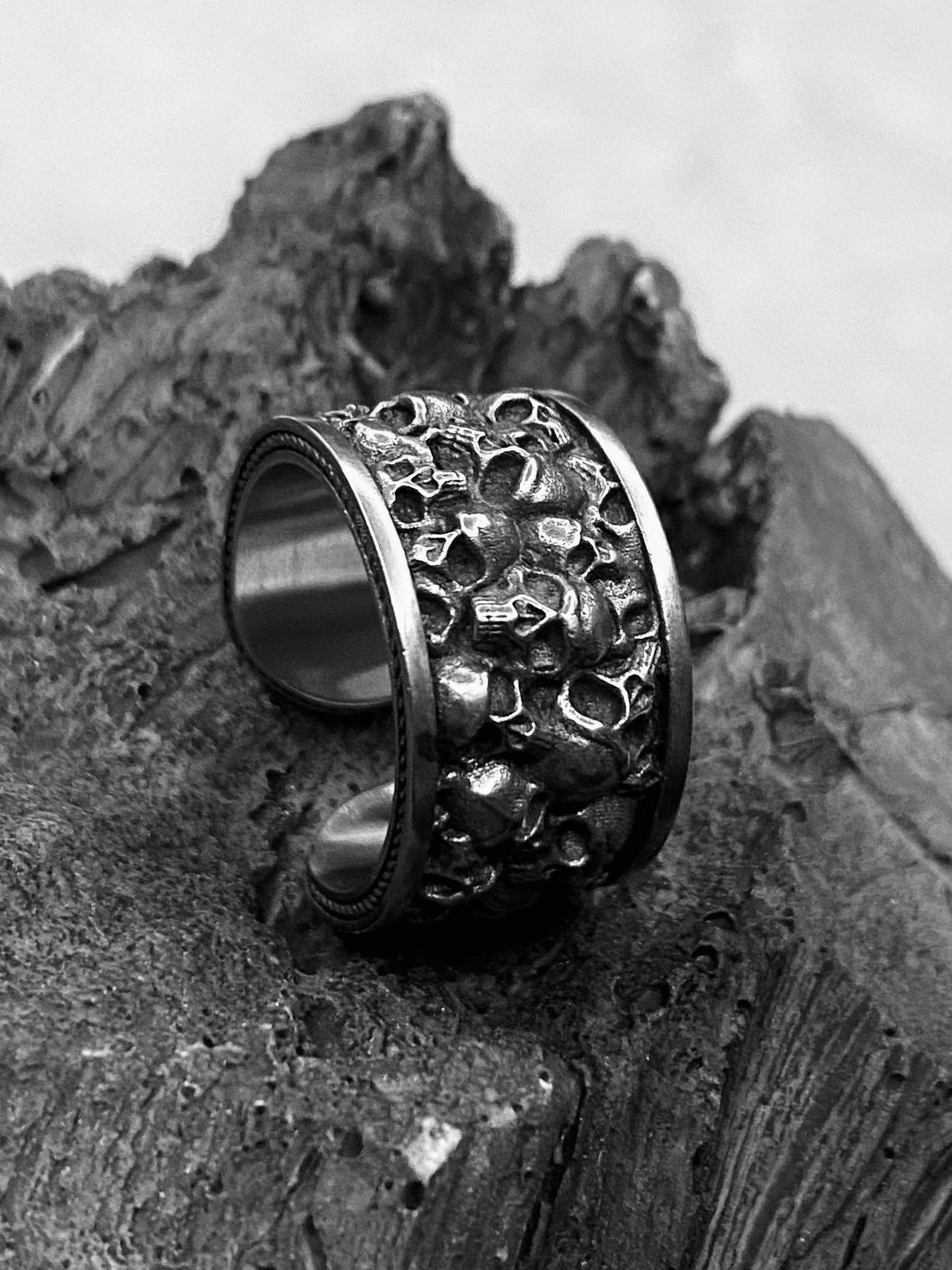 INFERNAL SKULL RING