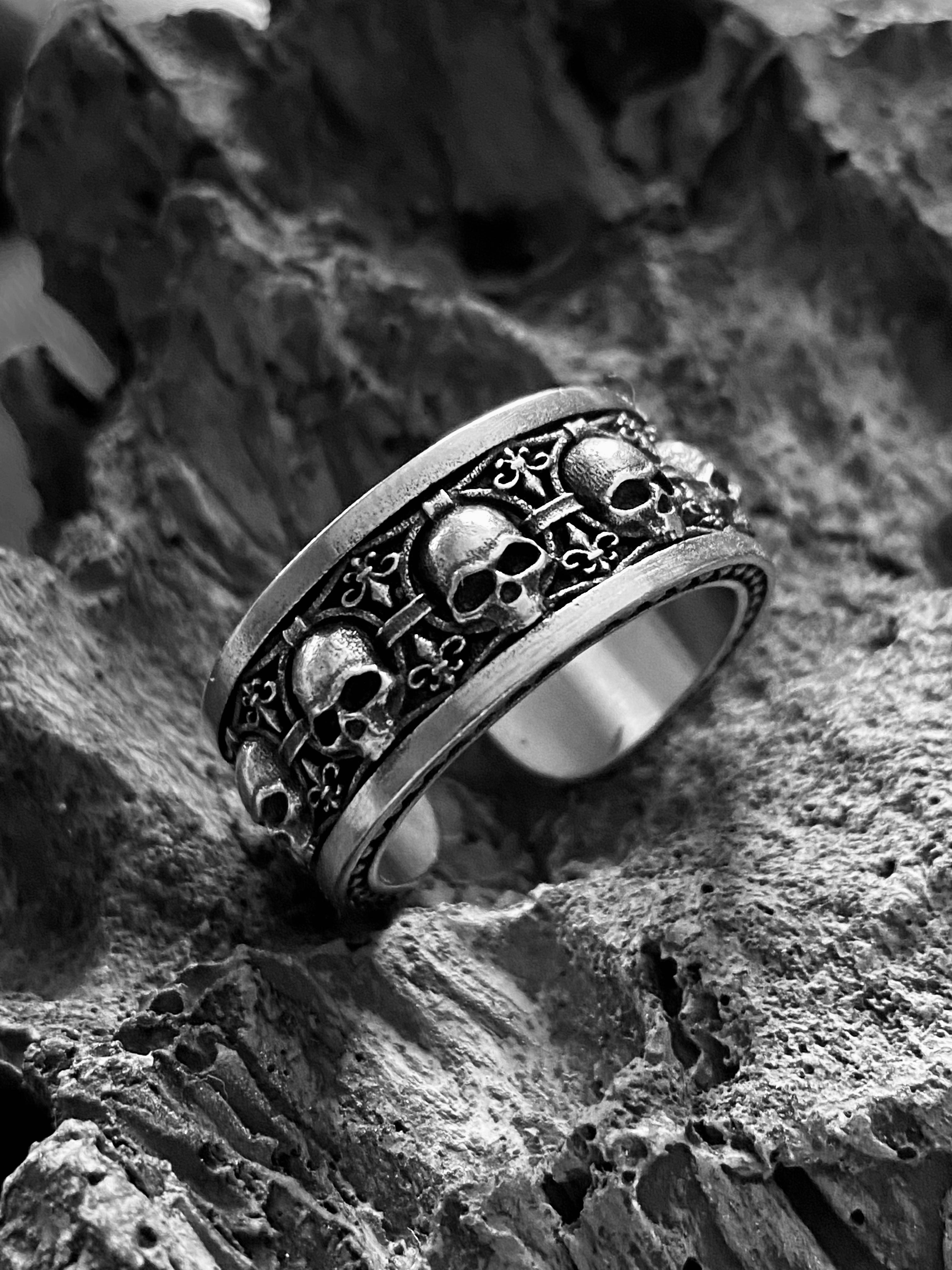 SKULL KEEPER RING