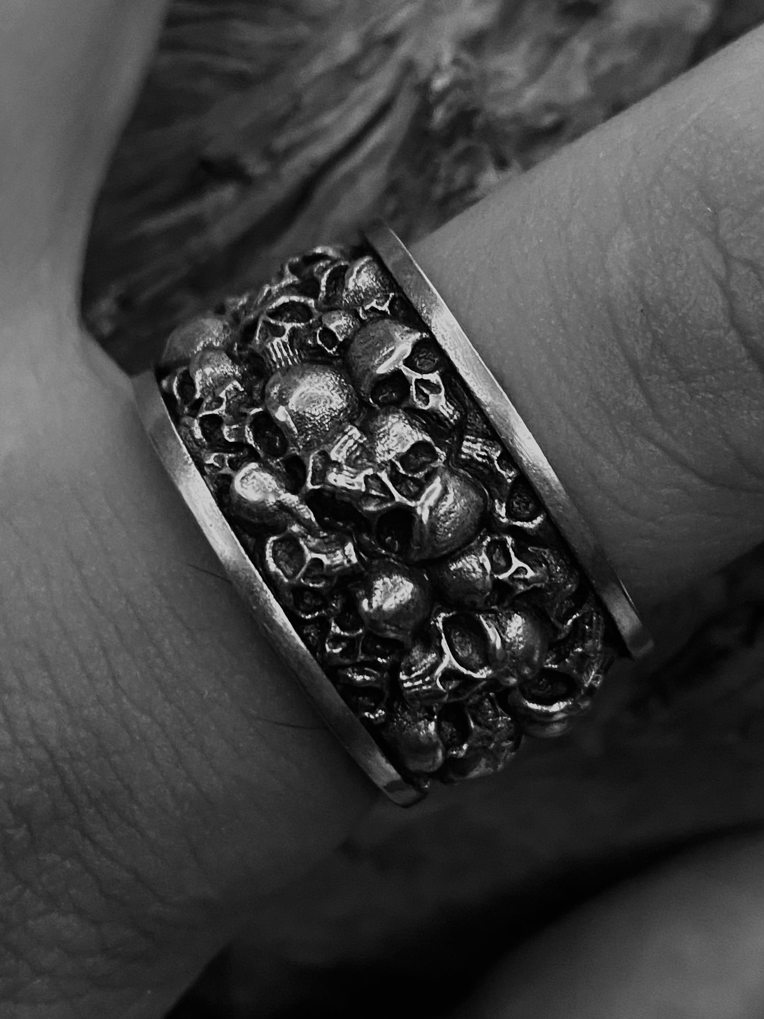 INFERNAL SKULL RING