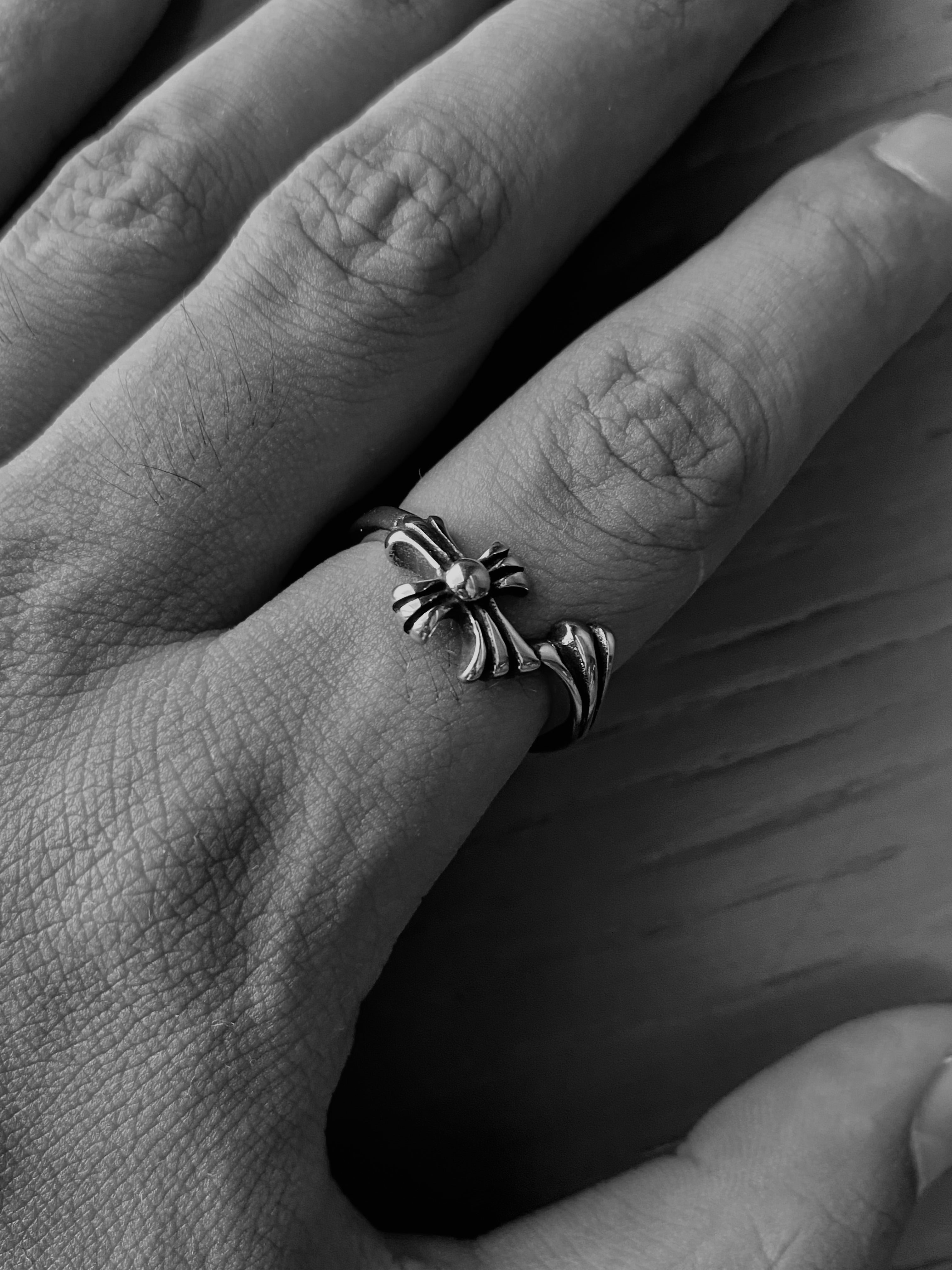 SHADOW CROSS RING