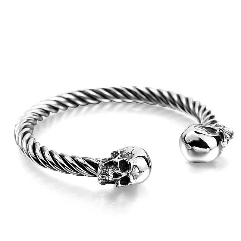 SKULL EMBRACE BANGLE